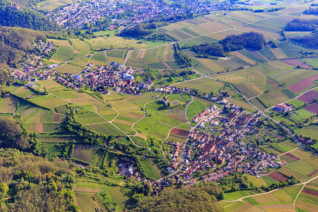 Luftbild: Ortsansicht von Südwesten im Ortsteil Gleiszellen in Gleiszellen-Gleishorbach im Bundesland Rheinland-Pfalz in Deutschland. Foto: IMG_107040.jpg vom 27.04.2018 durch Werner Riehm/FLY-FOTO.de