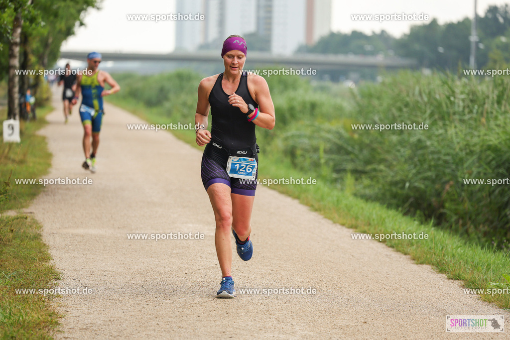 LUR_1860 | 34. M-net Erlanger Triathlon 2025 #erlangertriathlon  #mnettriathlon2025 #mnettriathlon #team #olympischedistanz #mitteldistanz #triathlon #maindonaukanal  #erlangertriathlon2025 #yourpictrs #tv1848 #tv1848erlangen  #triathlonbayern #sportinerlangen #demsportverbunden #sportshot_your_pictrs Copyright: www.sportshot.de