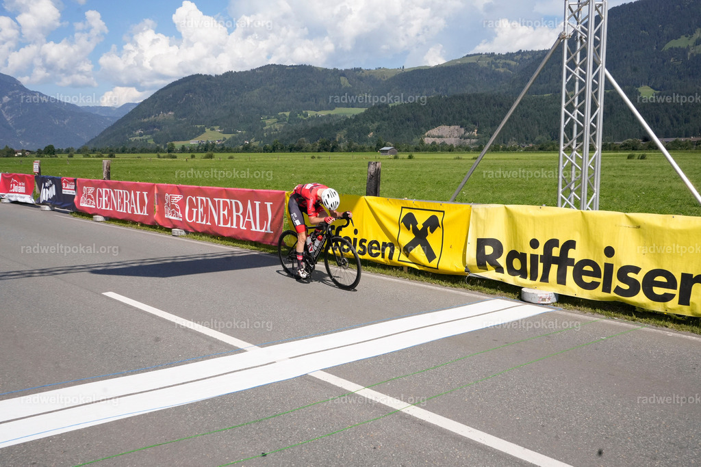 878_20230817_Bewerb_Maenner_Muehlanger | AUT - OESTERREICH, 2023-08-16: SPORT RENNRAD-FAHREN - 55. INTERNATIONALER RADWELTPOKAL IN ST. JOHANN IN TIROL  - Vintage-Radrennen mit WM-Bronze-Medaillen-Siegerin Christina Schweinberger, den Teilnehmer und Alexander Baumann (vom Orginastions-Team) - TAG 2 BEWERB MAENNER IN SECHS GRUPPEN  ; Foto: Roland Muehlanger