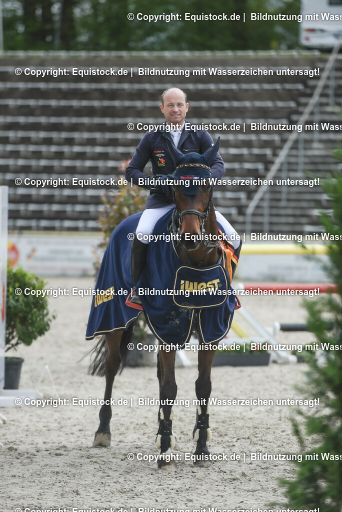 20230514_CCI4_Springen_0430 | equistock