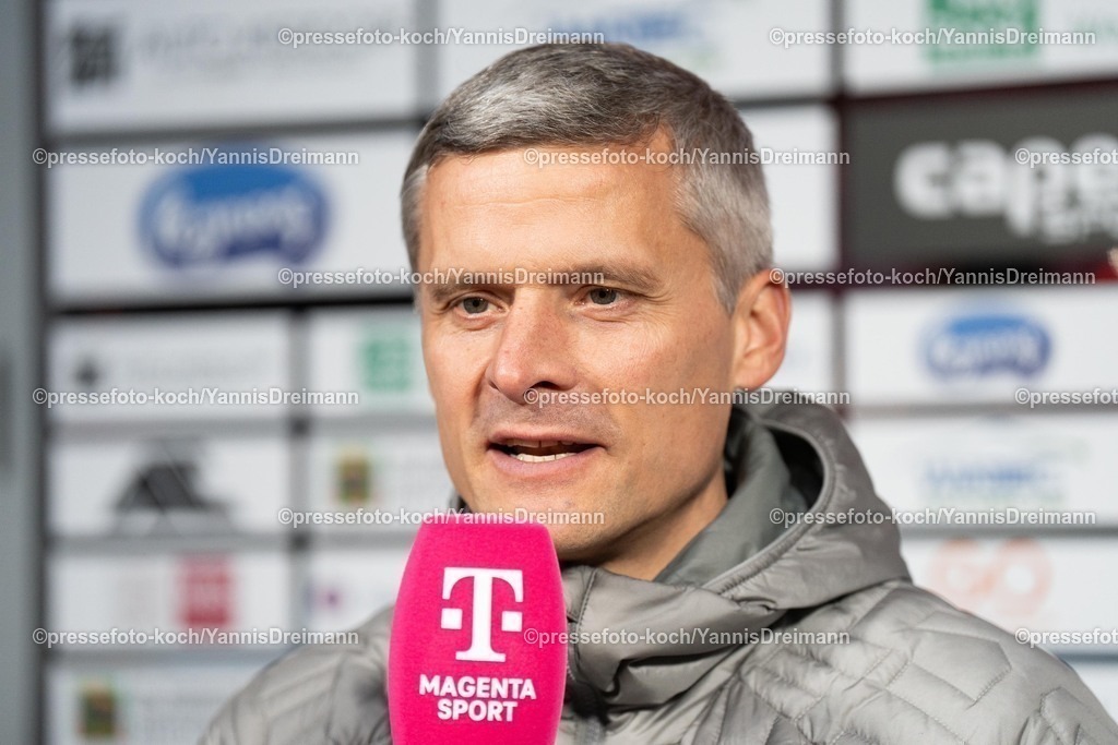 xYDR2802250101006 | 28.02.2025, xydrx, Fußball, Viktoria Köln - 1.FC. Saarbrücken, 3.Liga, Sportpark Höhenberg, Saison 2024 2025: Ruediger Ziehl (Cheftrainer 1.FC Saarbrücken) DFB regulations prohibit any use of photographs as image sequences and or quasi-video.