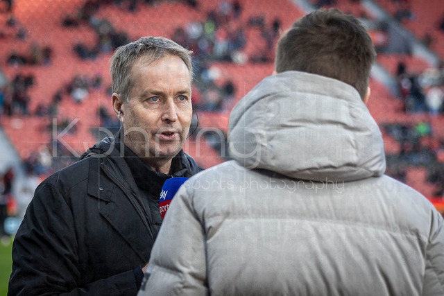 German Bundesliga, Bayer 04 Leverkusen vs. SV Werder Bremen, 24.01.2026 | LEVERKUSEN, GERMANY - JANUARY 24: Kasper Hjulmand (Head Coach Bayer 04 Leverkusen) before the game  during the German Bundesliga match on gameday 19 between Bayer 04 Leverkusen vs. SV Werder Bremen at BayArena on January 24, 2026 in Leverkusen, Germany. DFL REGULATIONS PROHIBIT ANY USE OF PHOTOGRAPHS AS IMAGE SEQUENCES AND/OR QUASI-VIDEO.