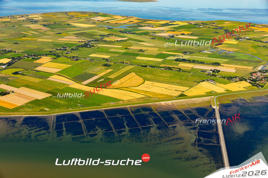 Die Luftaufnahme Insel - Pellworm wurde 2022 vom Flugzeug aus (keine Drohne) erstellt. Hohe Auflösung -für große Poster und Wandbilder geeignet - Garantiert!