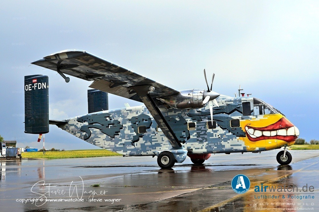 Flying Shoebox - Short S.C.7 Skyvan auf dem Flugplatz Husum-Schwesing | Das Flugzeug, das ursprünglich für den Transport von Gütern und bis zu 19 Passagieren oder Fallschirmspringern konzipiert war, ist bis heute in begrenztem zivilem und militärischen Dienst, unter anderem für Fallschirmsprünge und Frachtflüge.