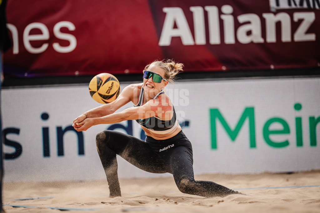 Beachvolleyball | Frauen | Allianz German Beach Tour 2025 | Tourstop Berlin | 23.08.2025 | Tabea Schwarz nimmt den Ball an