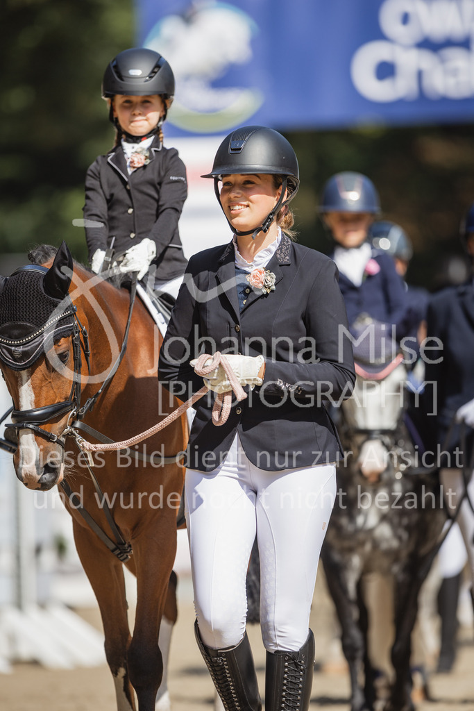 230910_OWLCh_Führzügel-102 | Deine schönsten Turniermomente als professionelle Fotos! Entdecke hochwertige Pferdesport-Fotografie im Online-Shop. Jetzt Fotos finden & bestellen!