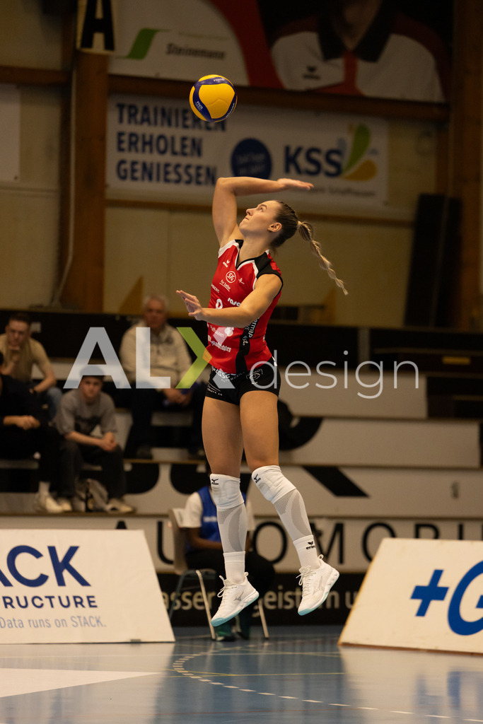 Volleyball I Frauen I Saison 2025-2026 I CEV Volleyball Challenge Cup 2026 | Women I 16th Finals I VC Kanti Schaffhausen - TJ Ostrava I 03.12.2025 | VC Kanti Schaffhausen - 8 Lina-Marie Lieb (DE) – Aussen - Realisiert mit Pictrs.com