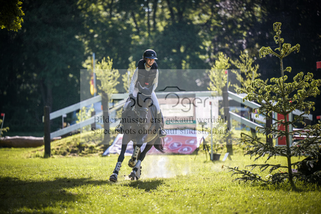 DOS_1163 | Entdecke hochwertige Reitturnierfotos von Foto Oger. Professionell, emotional und authentisch – jetzt Lieblingsmomente im Shop bestellen.Deutschlandweite Turnierfotografie. - Realized with Pictrs.com