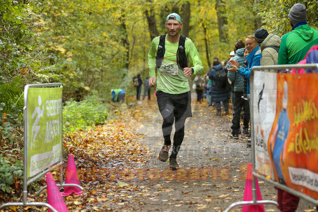 251026_1223_EX1_0276 | Sportfotografie im Rhein-Sieg Kreis, Köln, Bonn, NRW, Rheinland Pfalz, Hessen, etc. Unser Tätigkeitsfeld umfasst den Laufsport vom Volkslauf über den Marathon, Duathlon, Triathon bis zum Ultralauf wie Kölnpfad Ultra oder Schindertrail.