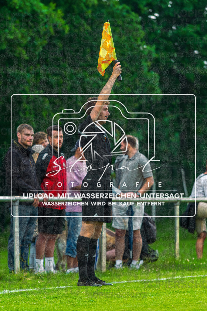 Landesliga Herren LG - TSV Ottersberg vs. TV Jahn Schneverdingen | Lejan Stahlberg (Schiedsrichterassistent); Landesliga Herren LG - TSV Ottersberg vs. TV Jahn Schneverdingen am 29.05.26 in Wümmestadion, Ottersberg - Realisiert mit Pictrs.com