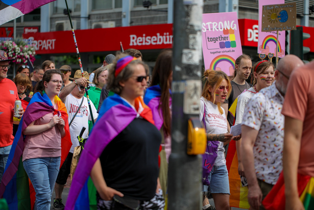 CSD_Moers_190725_039 | Bildergalerie von Sport-Ereignissen aber auch von weiteren spannenden Dingen - nicht nur vom Niederrhein. In Anlehnung an den bekannten Spruch von Hanns Dieter Hüsch heißt das Motto: "Niederrhein ist überall".  - Realisiert mit Pictrs.com