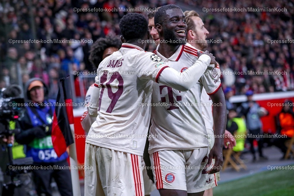UCL11032501109 | 11.03.2025, Fußball, UEFA Champions League, Bayer 04 Leverkusen - FC Bayern München, Achtelfinale Rückspiel, BayArena, Saison 2024 2025: Torjubel nach dem 2:0 durch Torschütze Alphonso Davies (FC Bayern #19) zusammen mit Dayot Upamecano (FC Bayern #2)DFB regulations prohibit any use of photographs as image sequences and or quasi-video.