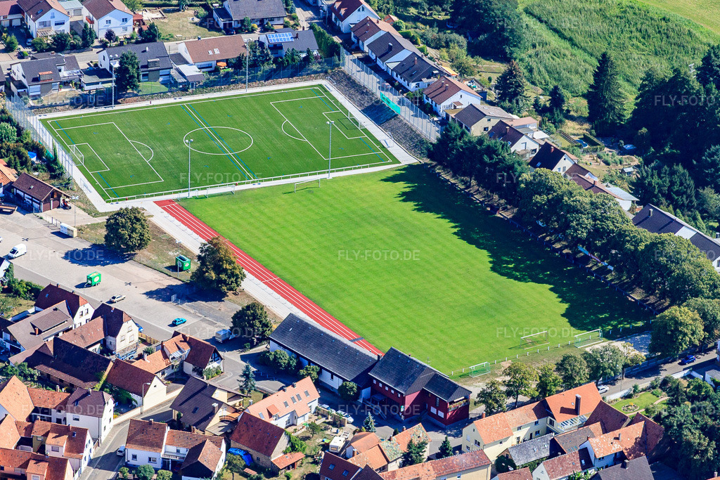 Luftbild: TSG Fußballplatz in Jockgrim im Bundesland Rheinland-Pfalz in Deutschland. Foto: IMG_20476.jpg vom 30.08.2009 durch Werner Riehm/FLY-FOTO.de