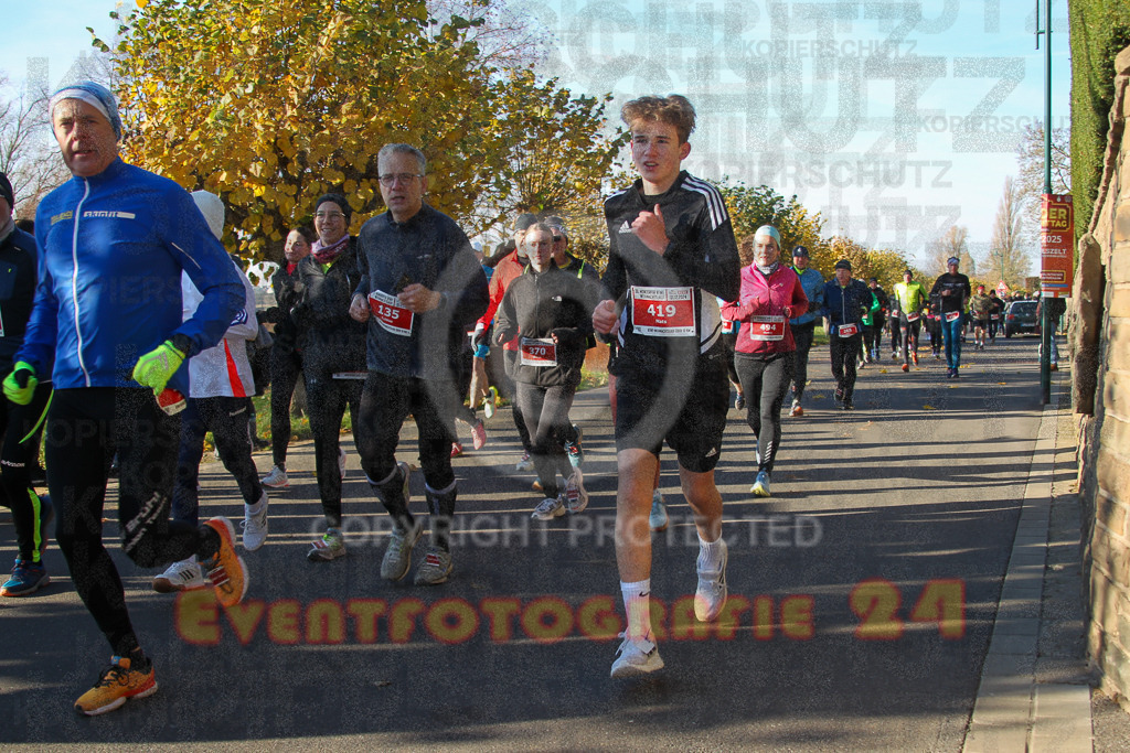 241201_1144_EV4_1620 | Sportfotografie im Rhein-Sieg Kreis, Köln, Bonn, NRW, Rheinland Pfalz, Hessen, etc. Unser Tätigkeitsfeld umfasst den Laufsport vom Volkslauf über den Marathon, Duathlon, Triathon bis zum Ultralauf wie Kölnpfad Ultra oder Schindertrail.