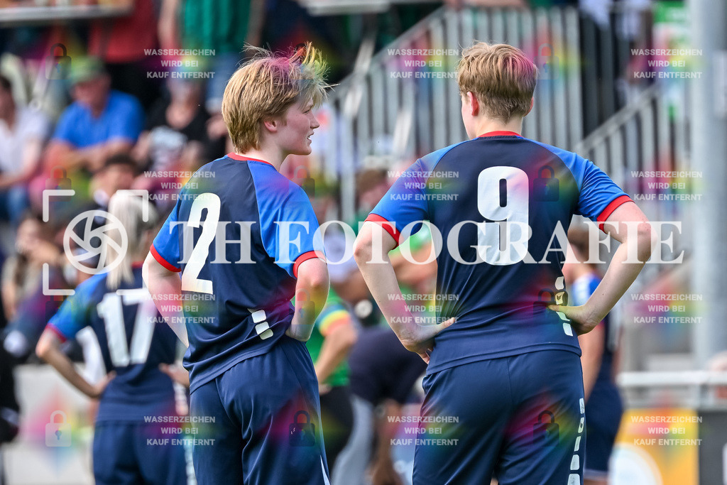 GER, FC Hauingen - SV Waldhaus, Frauen-Fussball, Rothaus Bezirkpokal, Finale, Saison 2024/2025, 29.05.2025 | Luise Huppertz (FC Hauingen, #02), Luise Hildebrand (FC Hauingen, #09)GER, FC Hauingen - SV Waldhaus, Frauen-Fussball, Rothaus Bezirkpokal, Finale, Saison 2024/2025, 29.05.2025Foto: TH Fotografie/Thomas Hess