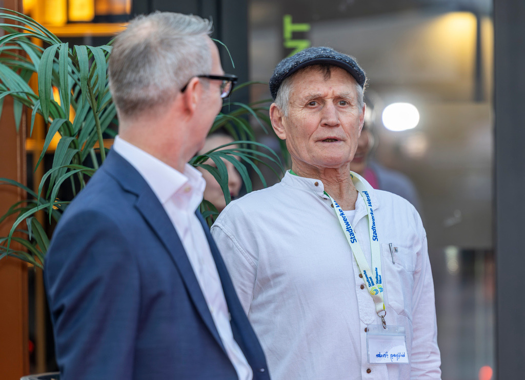 top-top.de 260306-004 | Foto, Video, Fotografie, Videografie, Fotobox, DJ, Discjockey, Musik, Musikbox, Veranstaltung, Photobooth, Amazon, Ebay, Buchtipp, Bestseller, Autor, Verlag, Buch, Wesel, Hamminkeln, NRW, Dinslaken, Rees, Drohne, Hochzeit, Party, Fotobox, Wesel, Fotograf