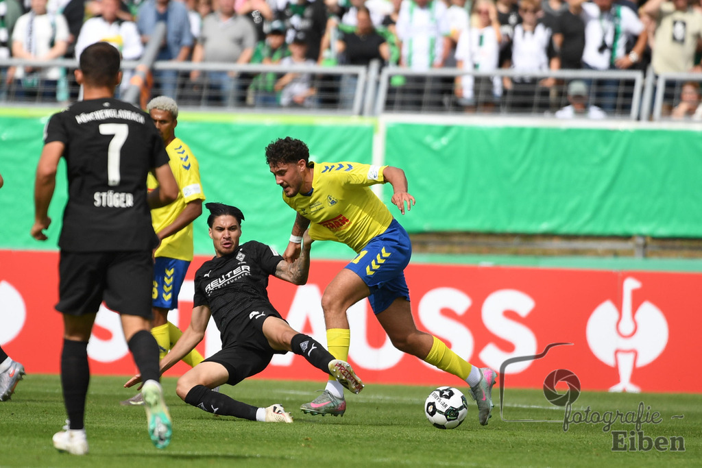 SV Atlas-Delmenhorst-Borussia Mönchengladbach | DFB-Pokal 1. Runde;SV Atlas Delmenhorst (gelb)-Borussia Mönchengladbach (schwarz) am 17.08.2025 in Oldenburg (Marschweg-Stadion), Photo: Philip Eiben 2025 - Realisiert mit Pictrs.com