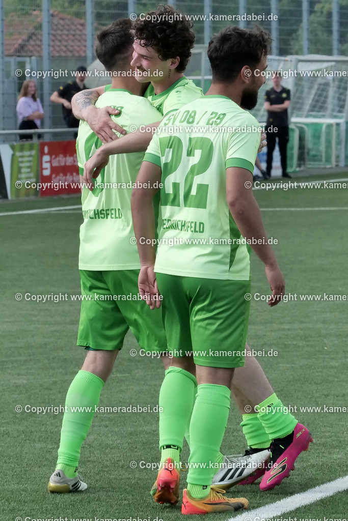 Fußball : Bezirksliga : SV 08/29 Friedrichsfeld - Borusia Veen am 10.05.2026 in Voerde Friedrichsfeld | Fußball : Bezirksliga : SV 08/29 Friedrichsfeld - Borusia Veen am 10.05.2026 in Voerde Friedrichsfeld - Realisiert mit Pictrs.com