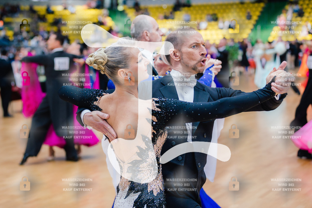 Hessen Tanzt WDSF Open Senior III Standard 33rd (214) Holger Bernien _ Silke Hoffmann (TSC Rot-Gold Schönkirchen)-2025-05-17-8032 | Webshop for digital downloads and prints of dance sport, event & show photographer Julian Link - Realisiert mit Pictrs.com