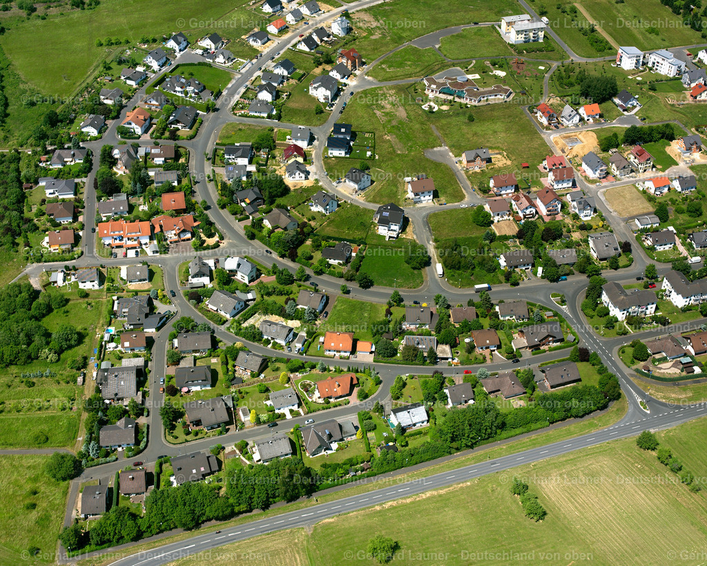 2611125 | Haiger 09.06.2006 Wohngebiet einer Einfamilienhaus- Siedlung  in Flammersbach im Bundesland Hessen, Deutschland // Single-family residential area of settlement  in Flammersbach in the state Hesse, Germany Foto: Gerhard Launer