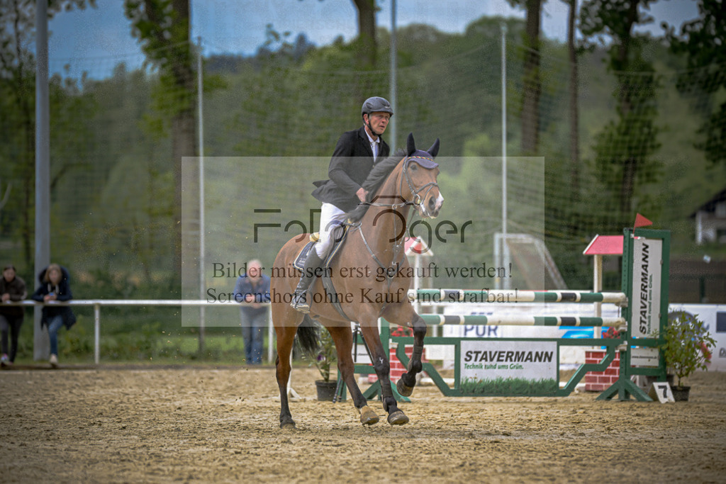 20240505-DOS_0681 | Entdecke hochwertige Reitturnierfotos von Foto Oger. Professionell, emotional und authentisch – jetzt Lieblingsmomente im Shop bestellen.Deutschlandweite Turnierfotografie. - Realisiert mit Pictrs.com