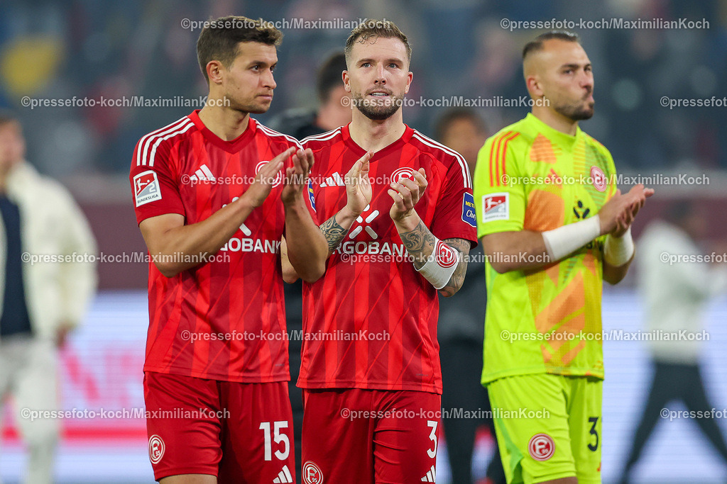 Due0911240109602187 | 09.11.2024, Fußball, Fortuna Düsseldorf - SC Paderborn 07, 2. Bundesliga, Merkur Spiel-Arena, Saison 2024 2025: Tim Oberdorf (Fortuna Düsseldorf #15) neben Andre Hoffmann (Fortuna Düsseldorf #3) DFB regulations prohibit any use of photographs as image sequences and or quasi-video.