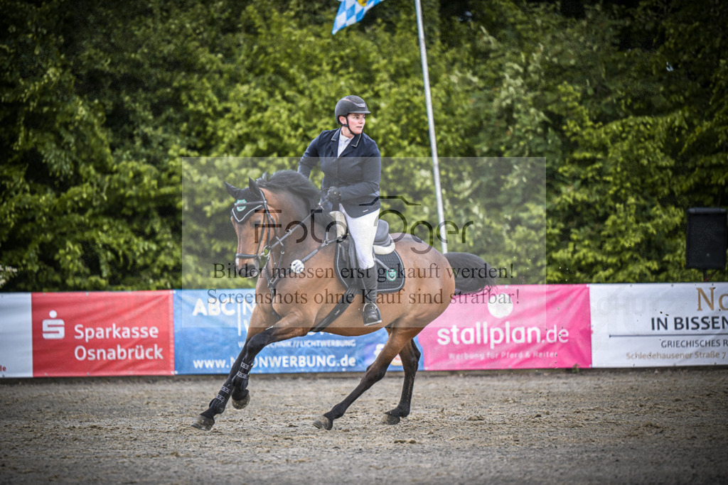 DOS_1880 | Entdecke hochwertige Reitturnierfotos von Foto Oger. Professionell, emotional und authentisch – jetzt Lieblingsmomente im Shop bestellen.Deutschlandweite Turnierfotografie. - Realisiert mit Pictrs.com