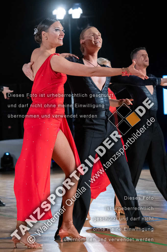 20250504-10220 | Hier finden Sie Tanz Bilder vom Latein und Standard Formationen tanzen. Sportbilder vom Tanzsport. Schöne Fotos und von Weltmeisterschaft, Europameisterschaft, Bundesliga, Regionalliga, Oberliga und Landesliga sowie von GOC Stuttgart, DanceComp, WM Bremen