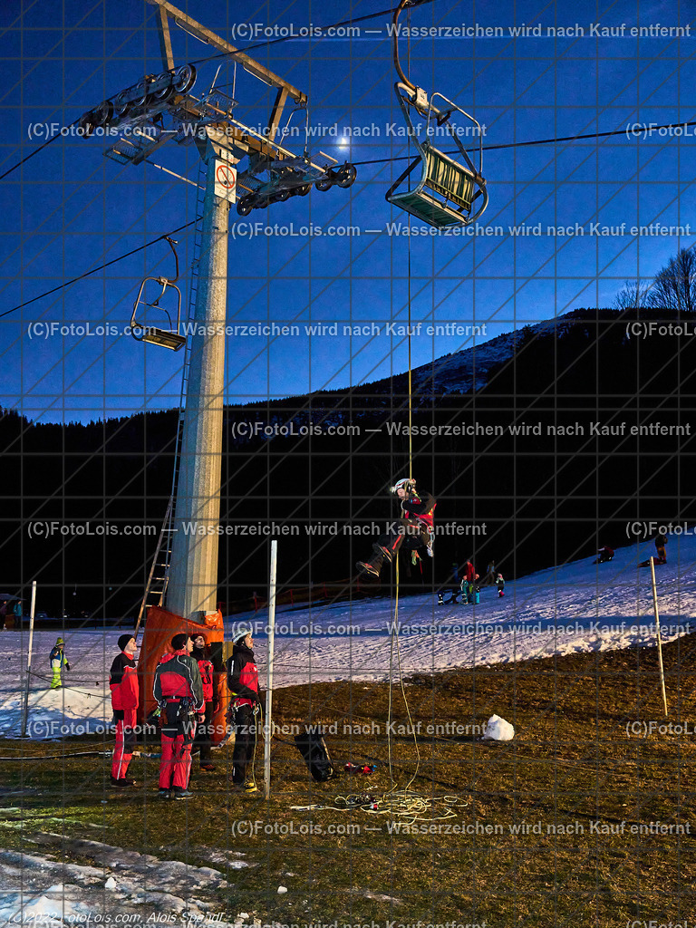 ALP0275_Liftbergeuebung_BRD-Lackenhof | (C)FotoLois.com, Alois Spandl, Liftbergeübung des Bergrettungsdienstes Lackenhof am Ötscherlift im Weitental, Mi 28. Dezember 2022.