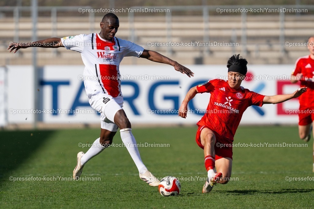 xYDR29032501035 | 29.03.2025, xydrx, Fußball, Fortuna Düsseldorf II (U23) - SC Rot-Weiss Oberhausen, Regionalliga West, Paul-Janes-Stadion: Tarsis Bonga (Rot-Weiß Oberhausen #30) im Zweikampf gegen Si-woo Yang (Düsseldorf II #20)
