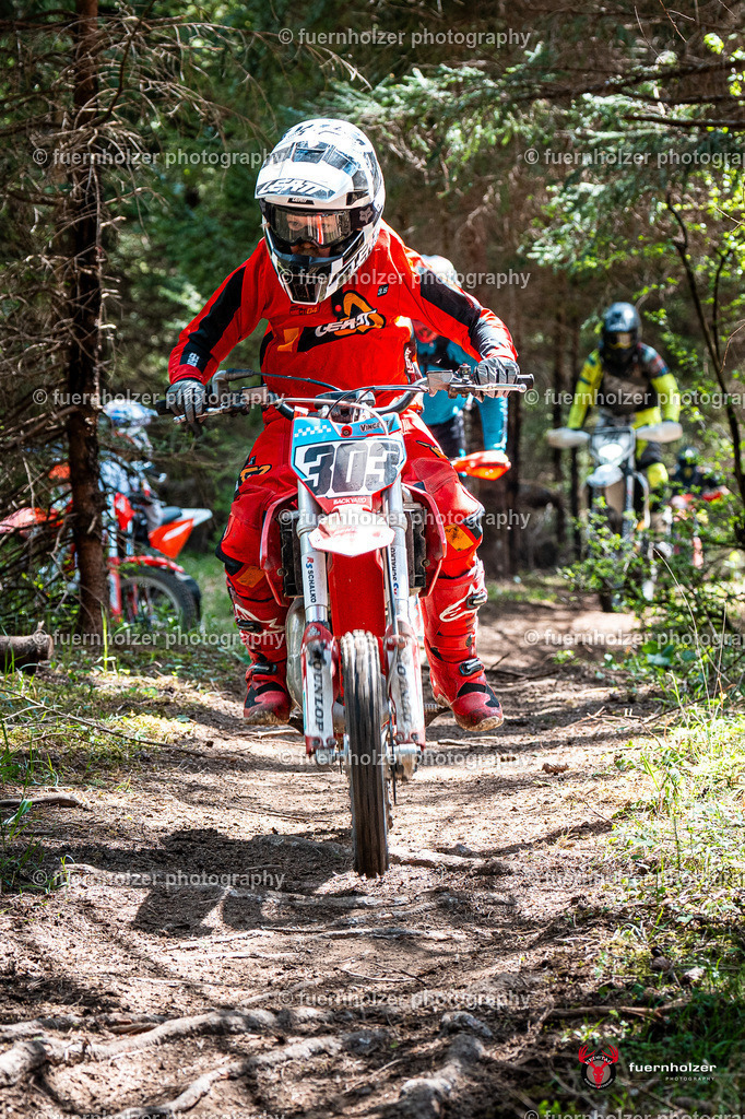fuernholzer_250501-C2-395 | Fotografische Impressionen von der Red Stag Enduro Extreme by fuernholzer-photography.com. Endurosport in Österreich fotografisch festgehalten von fuernholzer. Auftragsfotografie für Private, Gewerbefotos und Industriefotografie. Eventfotografie, Sportfotografie und Motorsportfotografie. Anbieter von Fotoworkshops, Fototraining, fotografischen Vorträgen und Fotoseminaren.