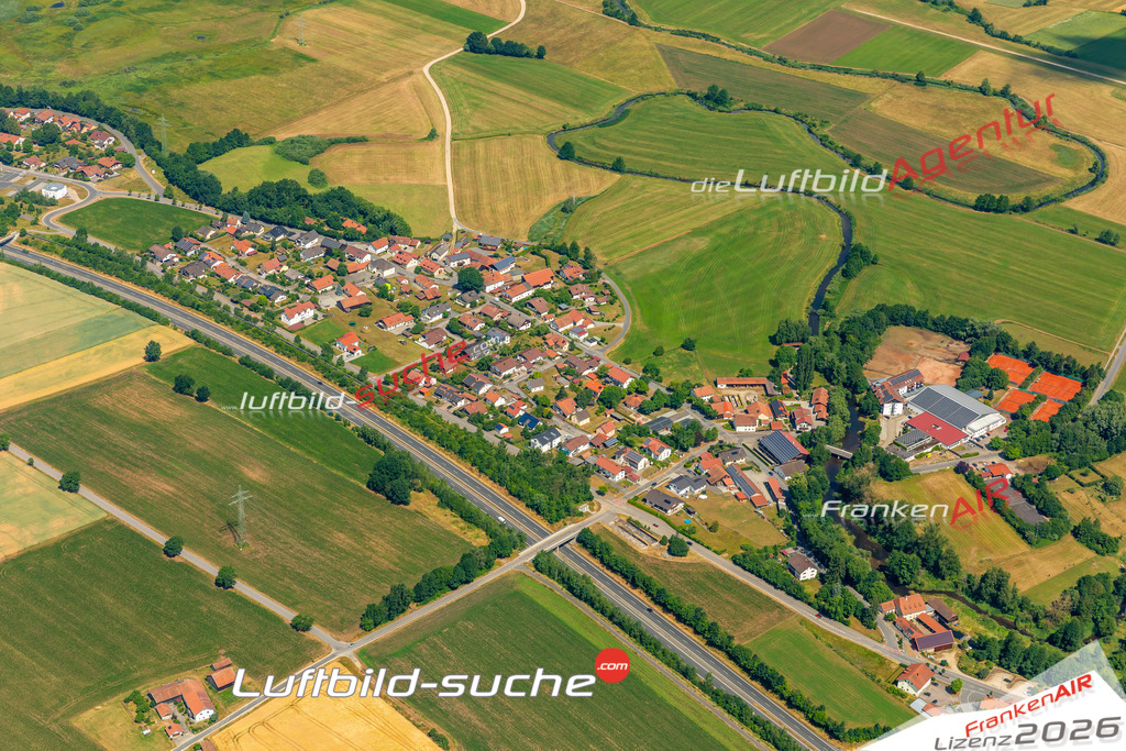Das Luftbild zeigt : Altenmarkt Cham - Die Luftaufnahme wurde 2023 vom UL-Flugzeug aus erstellt ( keine Drohne ) - Hochauflösende Luftaufnahme - Für grossformatige Ausdrucke geeignet. Die Geschenkidee !Mit Lizenz und Bildrechte bestellbar