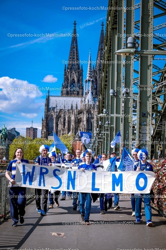 xSSCx18042601081 | 18.04.2026, xsscx, Handball, DHB-Pokal Lidl Final4, Saison 2025 / 2026 Herren, Lanxess Arena, Köln: Fans beim Fanmarsch des TBV Lemgo-Lippe auf dem Weg zur Lanxess Arena Photo: xSandraxScherningxPressefotoKochx