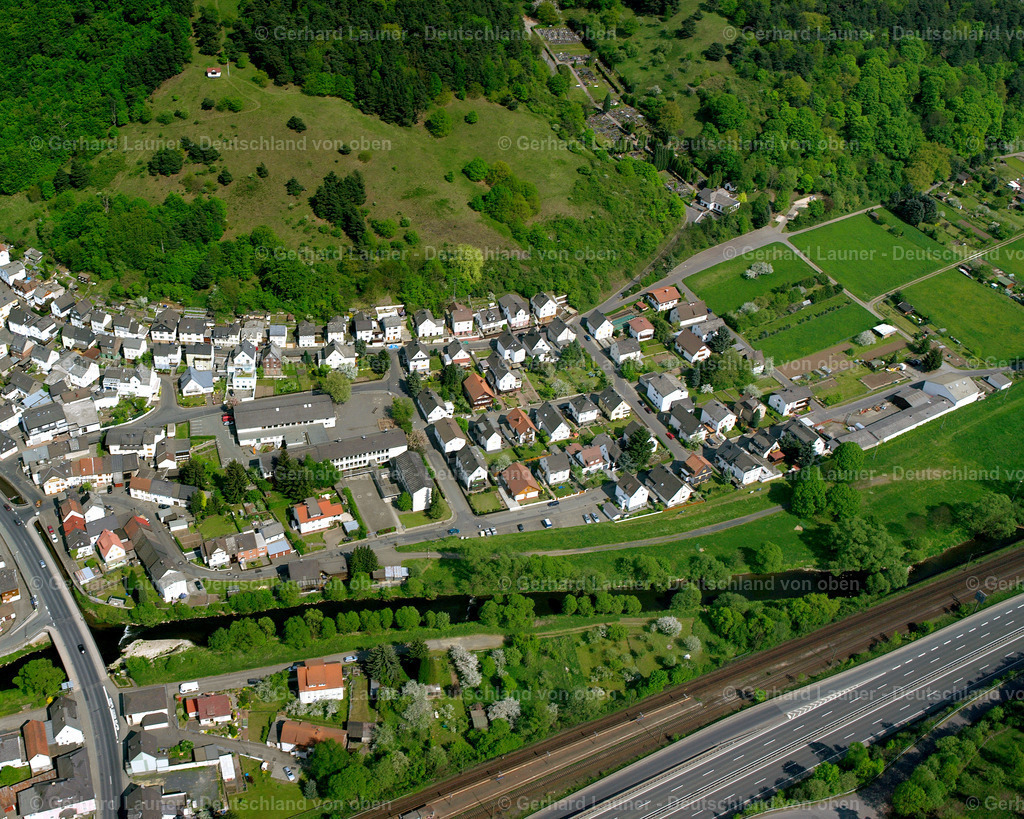 2610378 | NIEDERSCHELD 09.06.2006 Ortsansicht der Straßen und Häuser der Wohngebiete in Niederscheld im Bundesland Hessen, Deutschland // Town View of the streets and houses of the residential areas in Niederscheld in the state Hesse, Germany Foto: Gerhard Launer