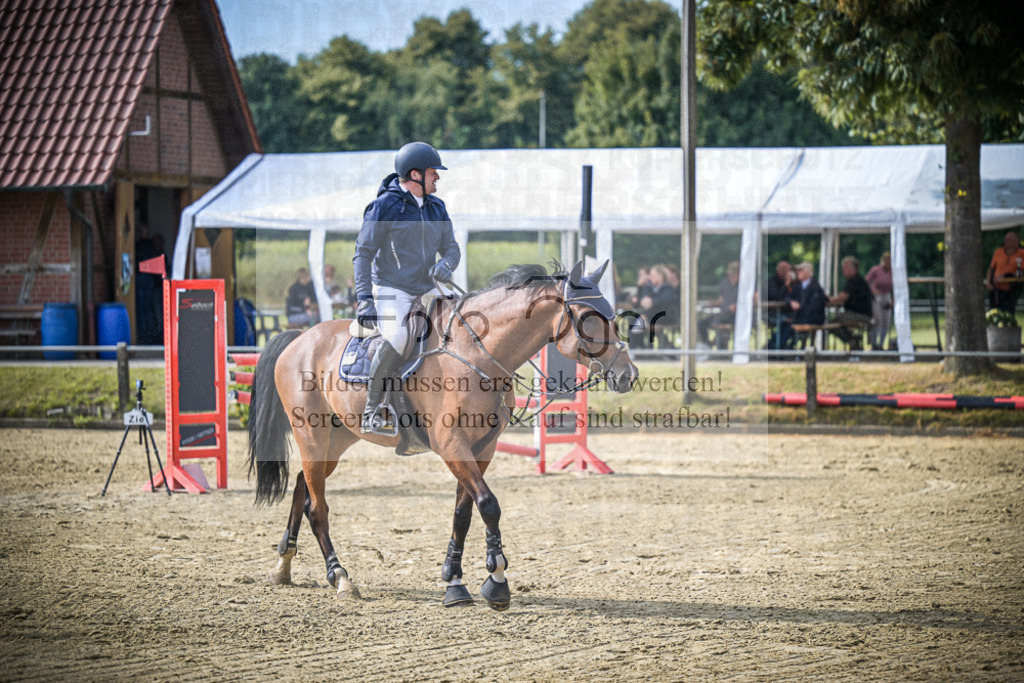 DOS_3494 | Entdecke hochwertige Reitturnierfotos von Foto Oger. Professionell, emotional und authentisch – jetzt Lieblingsmomente im Shop bestellen.Deutschlandweite Turnierfotografie. - Realisiert mit Pictrs.com
