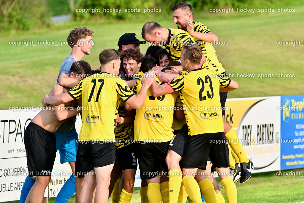 FC Faakersee vs. Rapid Lienz  | Jubel FC Faakersee Mannschaft, #77 Edwin Cajic FC Faakersee, #23 Roman Adunka FC Faakersee, #17 Matteo Scheucher FC Faakersee, FC Faakersee vs. Rapid Lienz , FC Faakersee vs. Rapid Lienz  am 04.08.2024 in Faakersee (Sportplatz Faakersee), Austria, (Photo by Bernd Stefan)