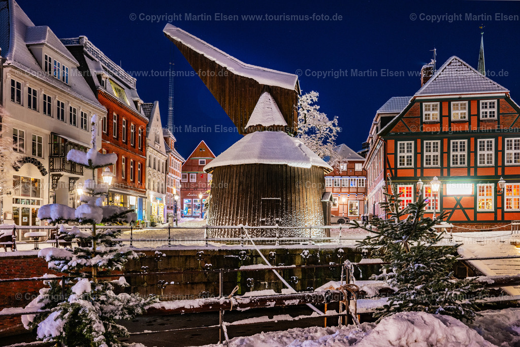 Stade Fischmarkt Holzkran Altstadt Winter Schnee_ELS_2531030126 | Fotos aus den Touristenorten aus Norddeutschland. - Realisiert mit Pictrs.com