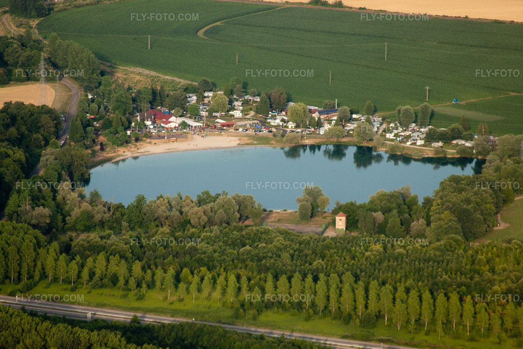 Aerial view: Roppenheim, Camping in the district Ceinture Forêt Nord in Hagenau in the state Bas-Rhin, France. – Photo: IMG_30575.jpg taken on 07/09/2010 by Werner Riehm/FLY-FOTO.com – Resolution of the original: 4752 x 3168 px
