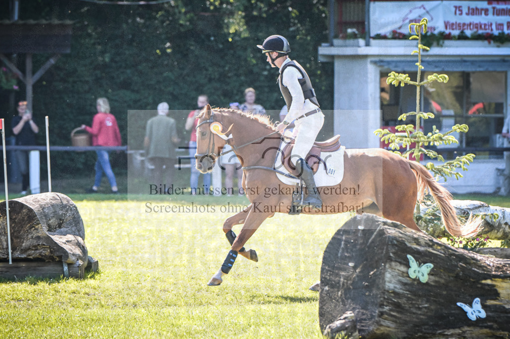 DOS_7408 | Entdecke hochwertige Reitturnierfotos von Foto Oger. Professionell, emotional und authentisch – jetzt Lieblingsmomente im Shop bestellen.Deutschlandweite Turnierfotografie. - Realisiert mit Pictrs.com