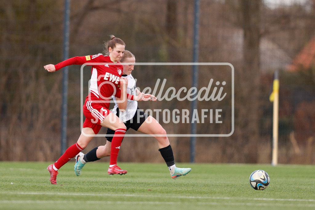 Fußball I Frauen I Saison 2025-2026 I AOK NFV Pokal I SV Meppen 1912 e.v. U20 2 - SpVg Aurich I 01.03.2026-35 | Magdalena Hankl (5, SpVg Aurich) Mirja Langen (23, SV Meppen 1912 e.v.) - Realisiert mit Pictrs.com