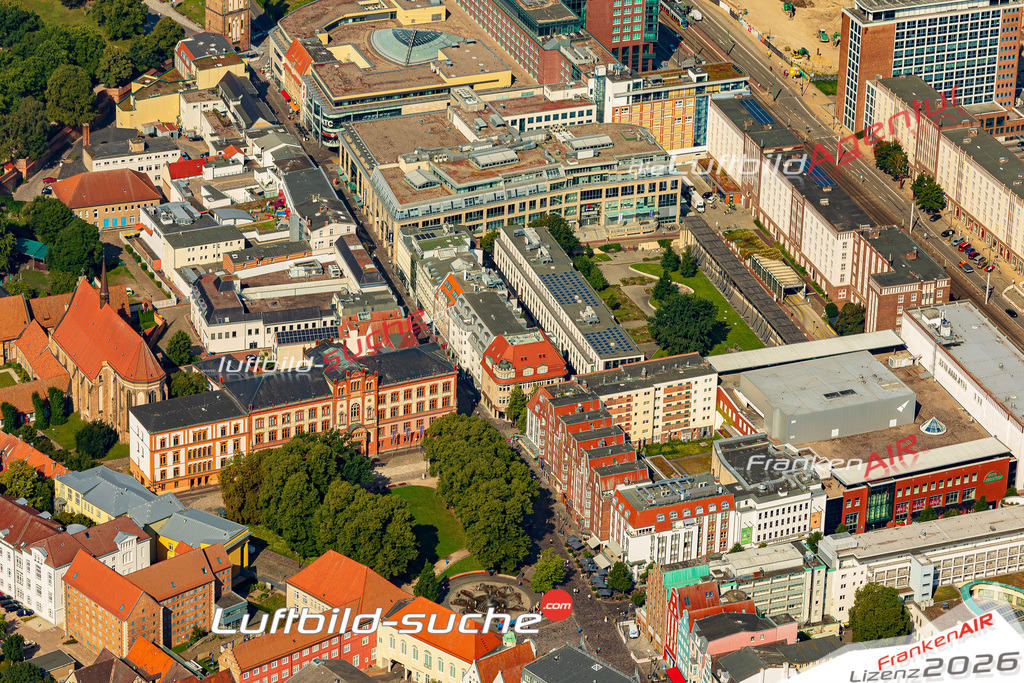 Kröpeliner Straße Rostock Bild- Das Luftbild wurde 2025 vom UL-Flugzeug heraus erstellt ( keine Drohne bzw. Drohnenaufnahme ) - Hochauflösende Luftaufnahme -Nicht vergleichbar mit Google Maps oder Satelittenbilder- Die Geschenkidee !Mit Lizenz und Bildrechte bestellbar - CC
