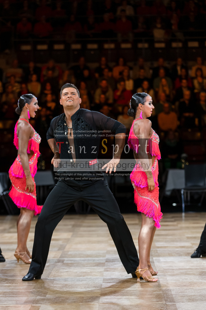 20241109_DM-Formationen_Vorrunde_0503 | Tanzsportbilder, Standardtanz, Lateintanz, WDSF, DTV, LTVB, dancecomp, goc, hessen tanzt, blaues band der spree, walzer, tango, wiener walzer, slowfox, quickstepp, samba, rumba, cha-cha-cha, paso doble. jive, hd-kroft photography, turniertanzsport