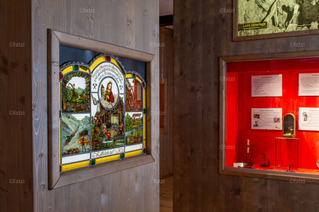 Bergbau-Museum Innen _fatzi_20230908-151519 | Fatzi Bilder-Archiv! 
Die Bilder sind für private Nutzung lizenzfrei. Die kommerzielle Nutzung ist möglich und erwünscht, jedoch bitte ich um vorherige Kontaktaufnahme per E-Mail (info@fatzi.at) oder unter +43 650 7828269 - Realisiert mit Pictrs.com