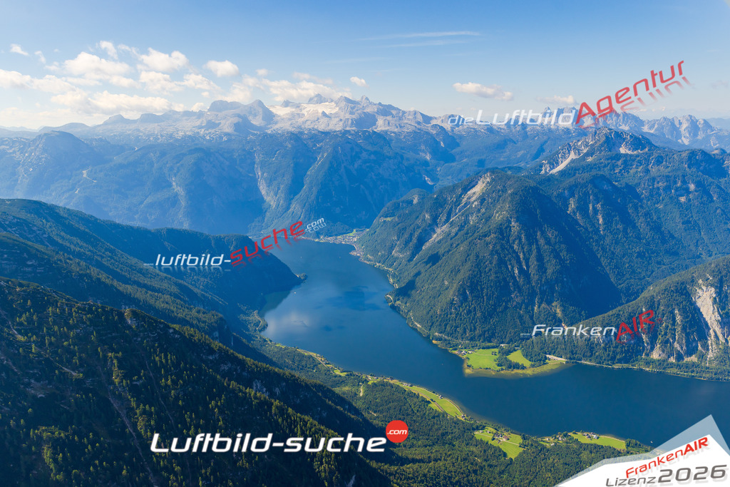 Luftaufnahme Hallstätter See Hallstatt - Die Luftaufnahme wurde 2025 vom UL-Flugzeug heraus erstellt ( keine Drohne ) - Hochauflösende Luftaufnahme - für professionelle Ausdrucke geeignet. Die Geschenkidee !Mit Lizenz und Bildrechte bestellbar