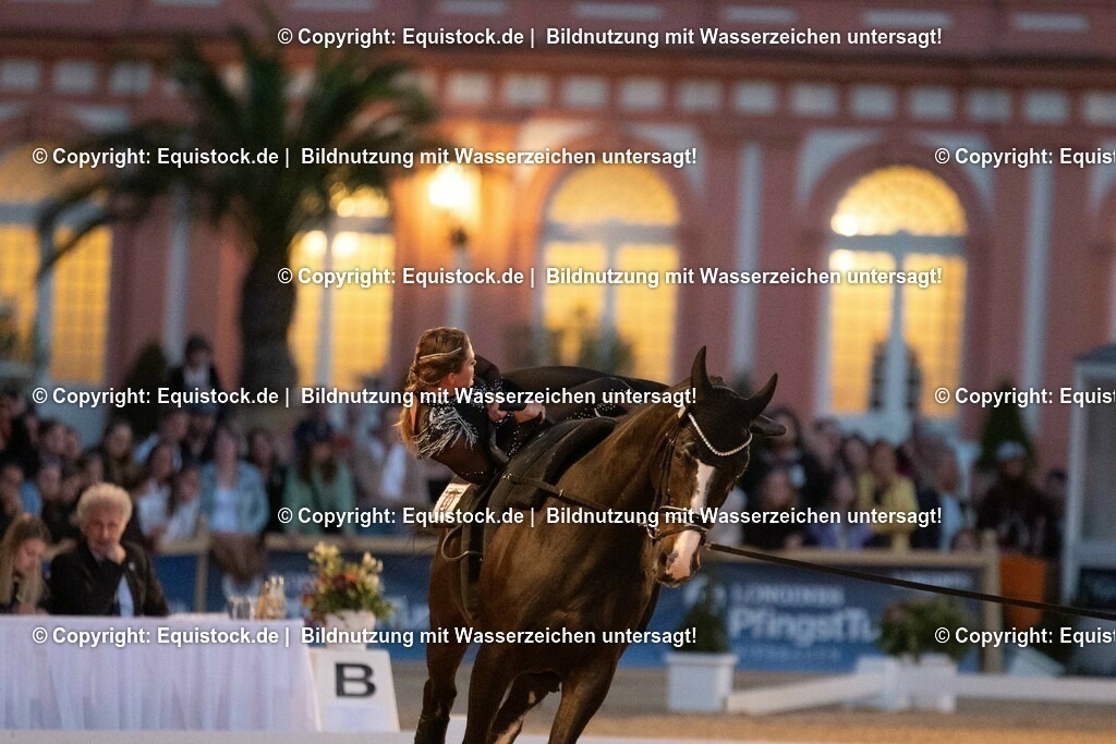 20230527_Voltigieren_NASPA_Flutlicht_0583 | equistock