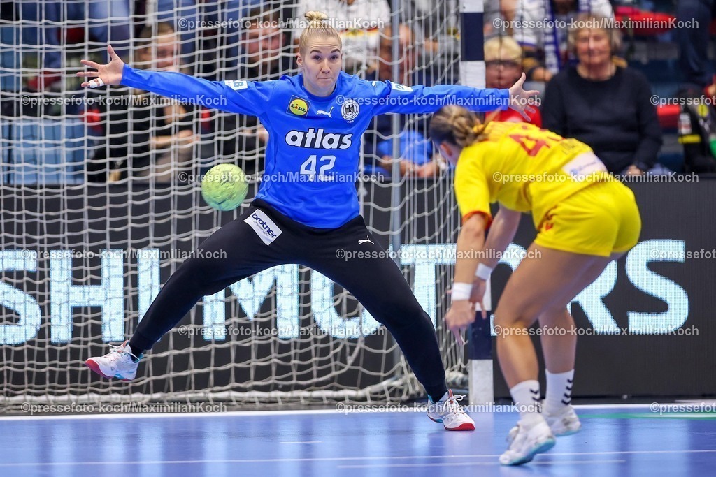 DHB16102501111 | 16.10.2025, Handball, EHF Frauen Länderpiel, EM Qualifikation 2026, Deutschland - Nordmazedonien, Schwalbe-Arena in Gummersbach:  Katharina Johanna FILTER (GER #42) im Tor 