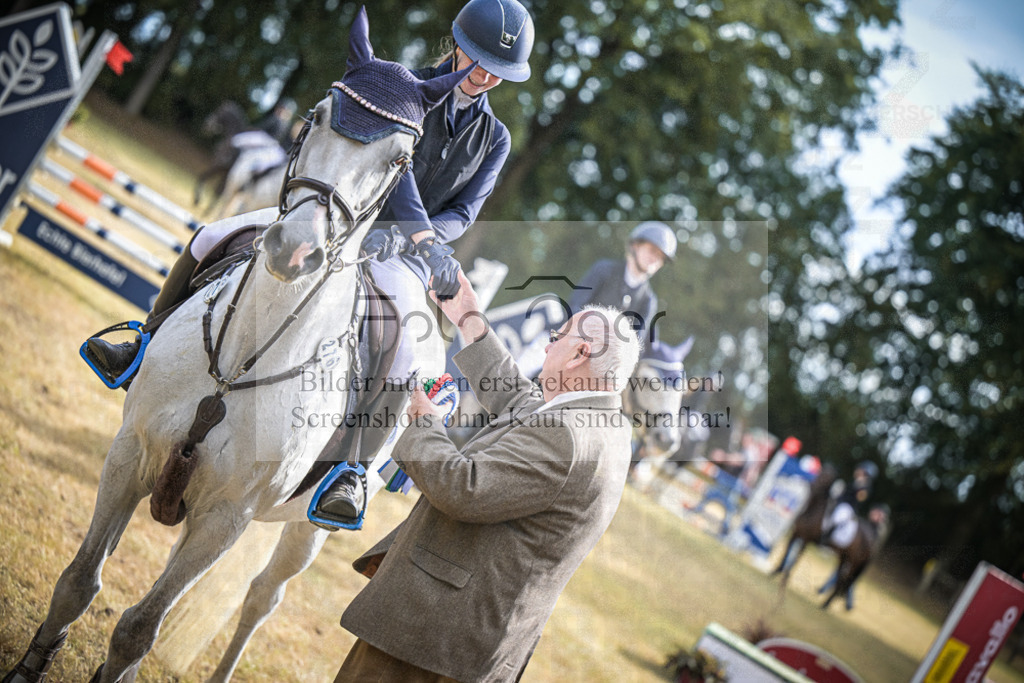 DOS_0016 | Entdecke hochwertige Reitturnierfotos von Foto Oger. Professionell, emotional und authentisch – jetzt Lieblingsmomente im Shop bestellen.Deutschlandweite Turnierfotografie. - Realisiert mit Pictrs.com