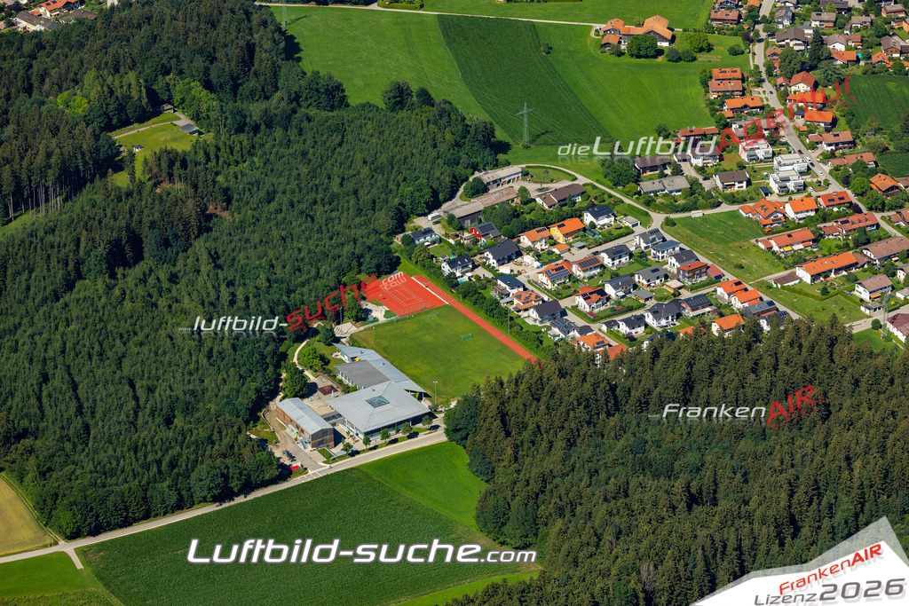 Aktuelles Luftbild von Haslach Traunstein - Die Luftaufnahme wurde 2022 mittels UL-Flugzeug erstellt ( keine Drohne ) - hochauflösende Kamera-Systeme von  Canon -Beste Qualität - Für grossformatige Ausdrucke geeignet. Die Geschenkidee !