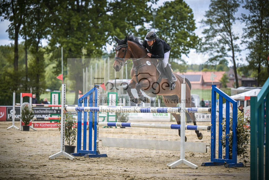 DOS_8411 | Entdecke hochwertige Reitturnierfotos von Foto Oger. Professionell, emotional und authentisch – jetzt Lieblingsmomente im Shop bestellen.Deutschlandweite Turnierfotografie. - Realisiert mit Pictrs.com