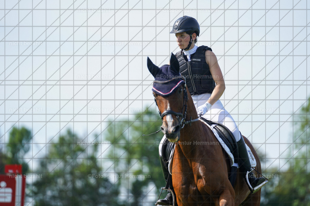 20230917-FAH09523 | Landsberg am Lech, 2023, Kaufbeuren, Kempten, Allgäu, Turnierfotografen Bayern, Fotoagentur Herrmann, Turnierbilder, Reitsport Fotos, Pferdefotograf, Augsburg, Bad Tölz, Dachau, Karlsfeld, Memmingen, Buchloe, Schwabmünchen